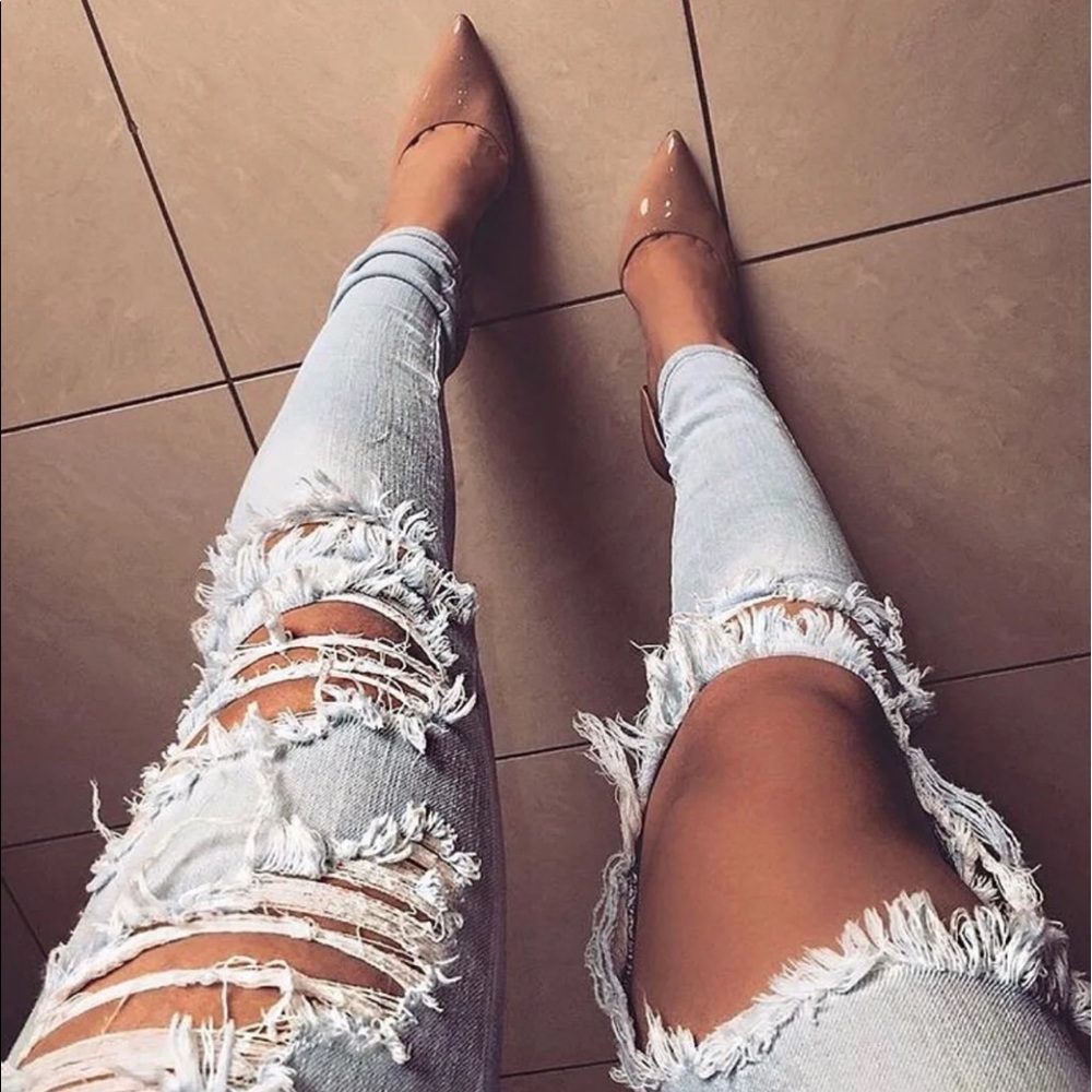 🔴SOLD!!🔴🆕High Rise Distressed Skinny Jeans